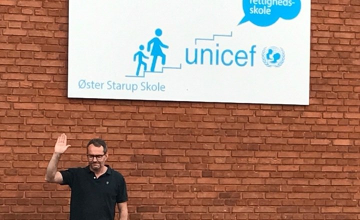 VI STØTTER UNICEF RETTIGSSKOLEN